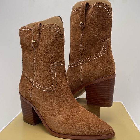 Michael Kors WAVERLY HEELED BOOTIE JUNGLE SUEDE
49F4WVME6S
LUGGAGE - Picture 9 of 16